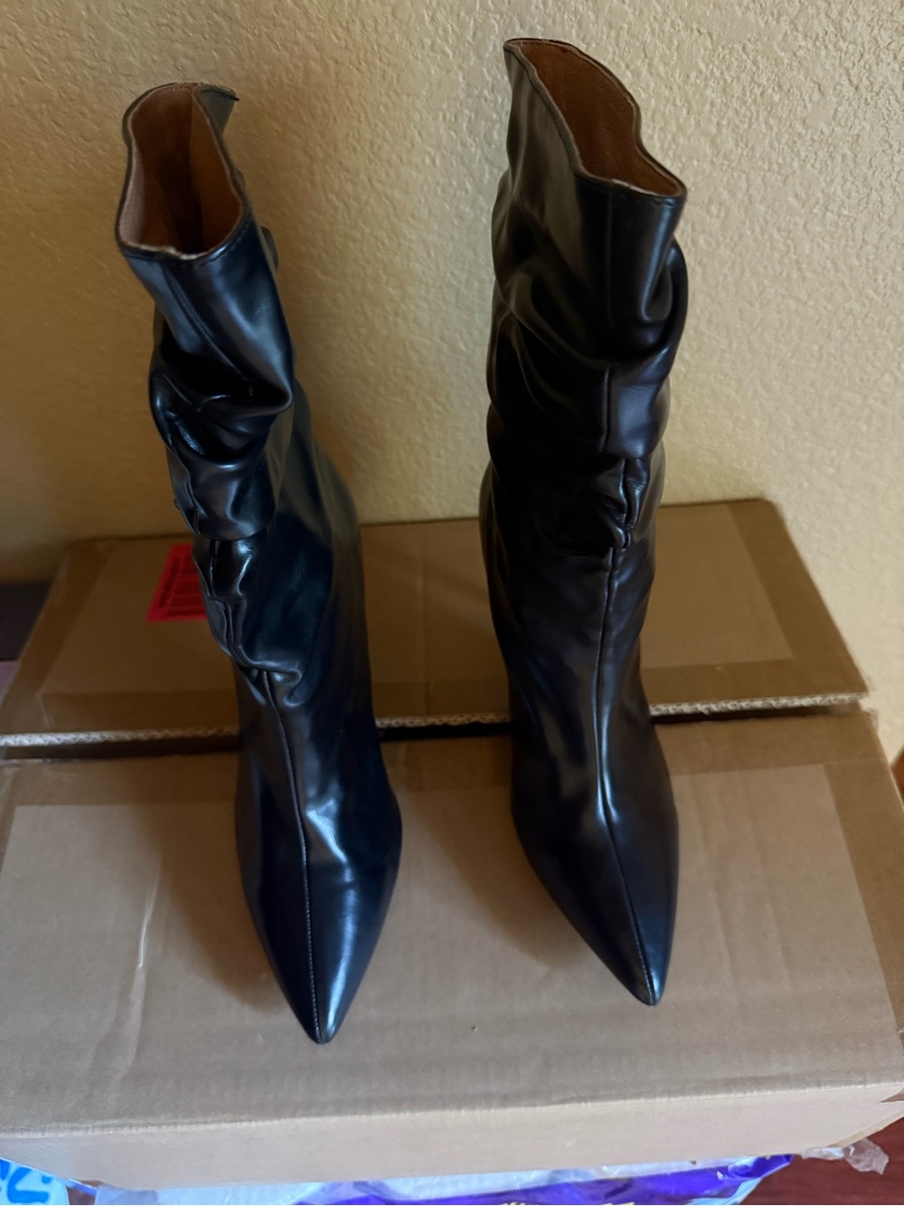 Women's Black Pointed-Toe Slouchy Mid-Calf Heeled Boots